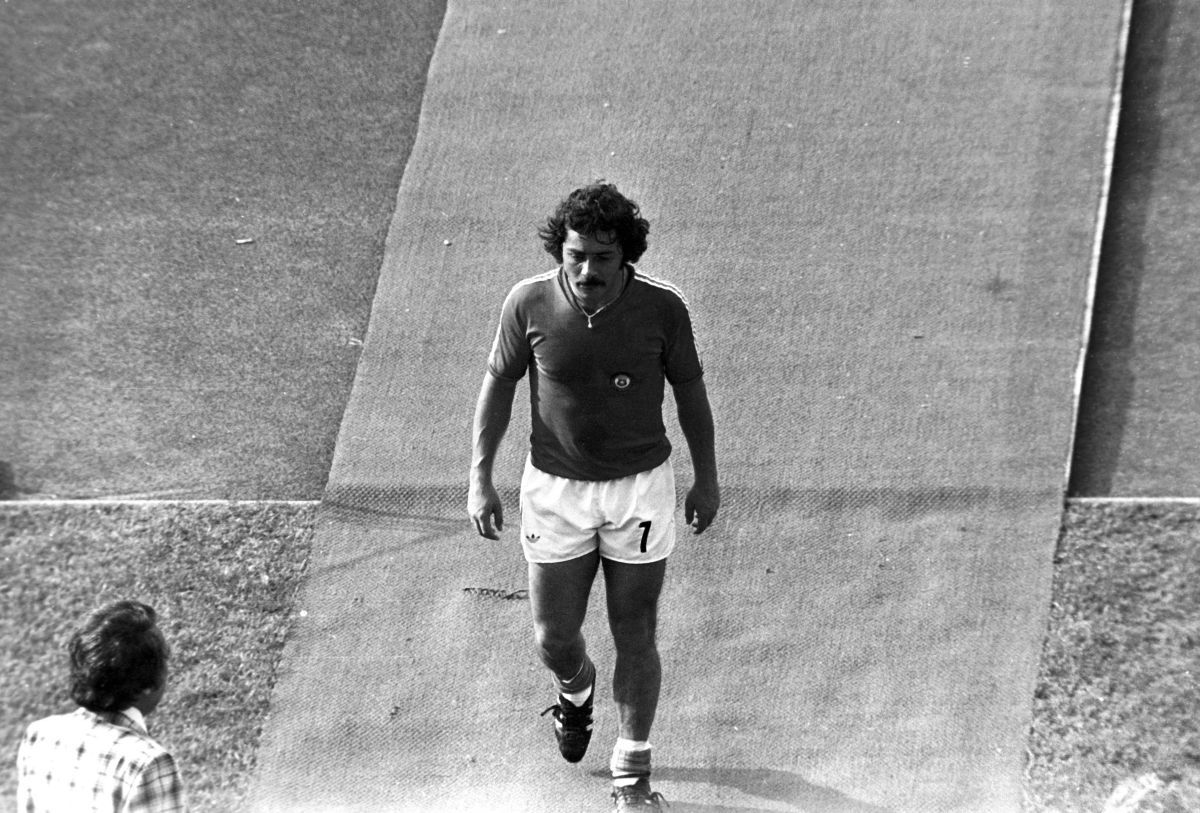 Carlos Caszely - Augusto Pinochet