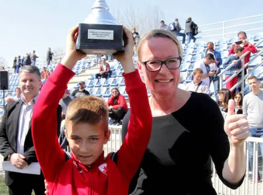 „Părinții mei nu au sunat niciodată antrenorii!” » La 17 ani, cel mai căutat fotbalist din Serbia dezvăluie secretul succesului