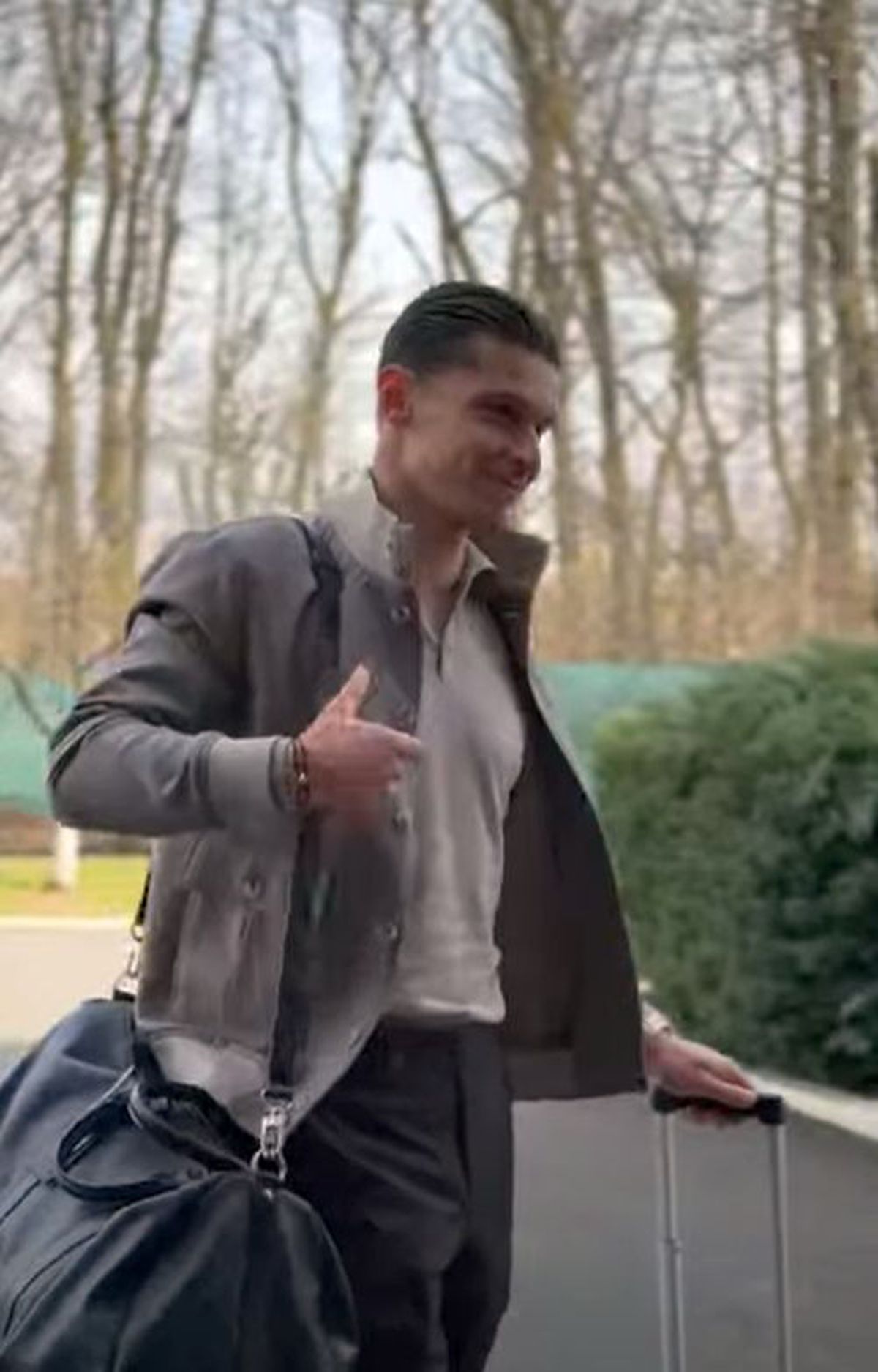 Ianis Hagi a „rupt moda” la Mogoșoaia » Primii fotbaliști sosiți sub comanda lui Lucescu