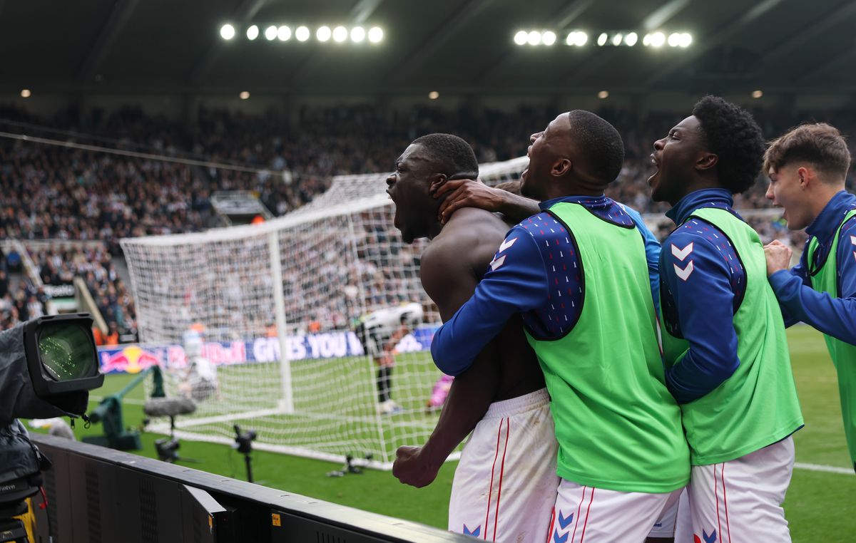 Derby-ul Newcastle - Sunderland n-a dezamăgit nici de această dată! Scenografie bestială și „remontada” parafată în minutul 90