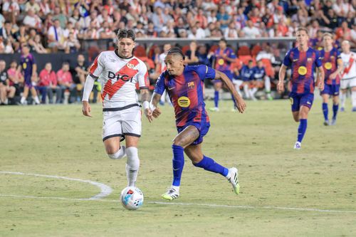 Andrei Rațiu și Raphinha, în Vallecano - Barcelona (31.08.2025) // FOTO: Imago Images