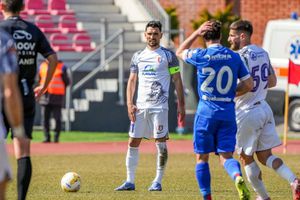 Liga 2: final în cele 9 meciuri » Corvinul o bate pe Steaua și face încă un pas spre promovare