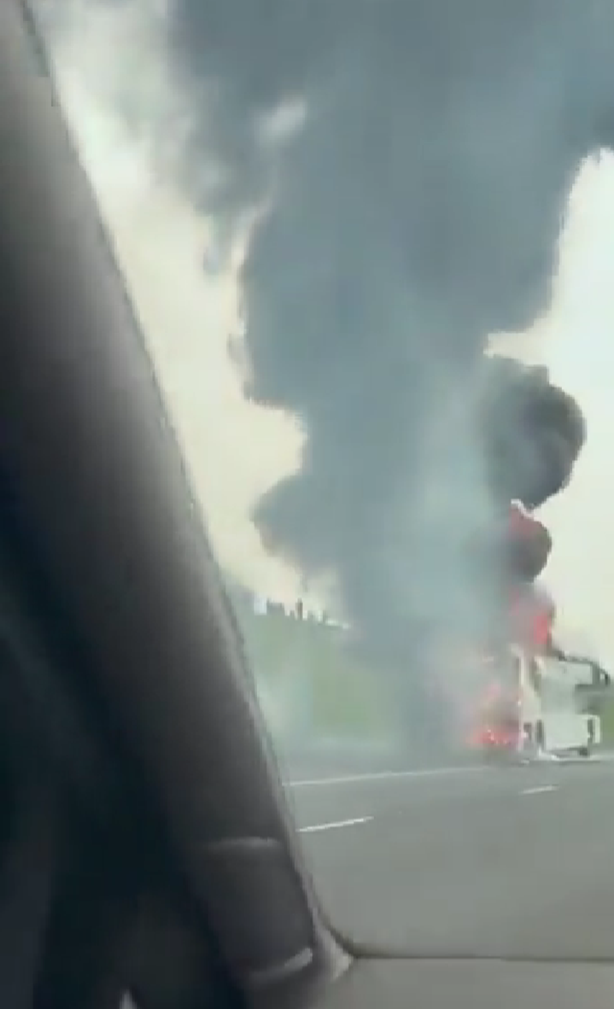 Panică pe autostradă: autocar cu fani de la Manchester City, cuprins de flăcări în drumul către Wembley