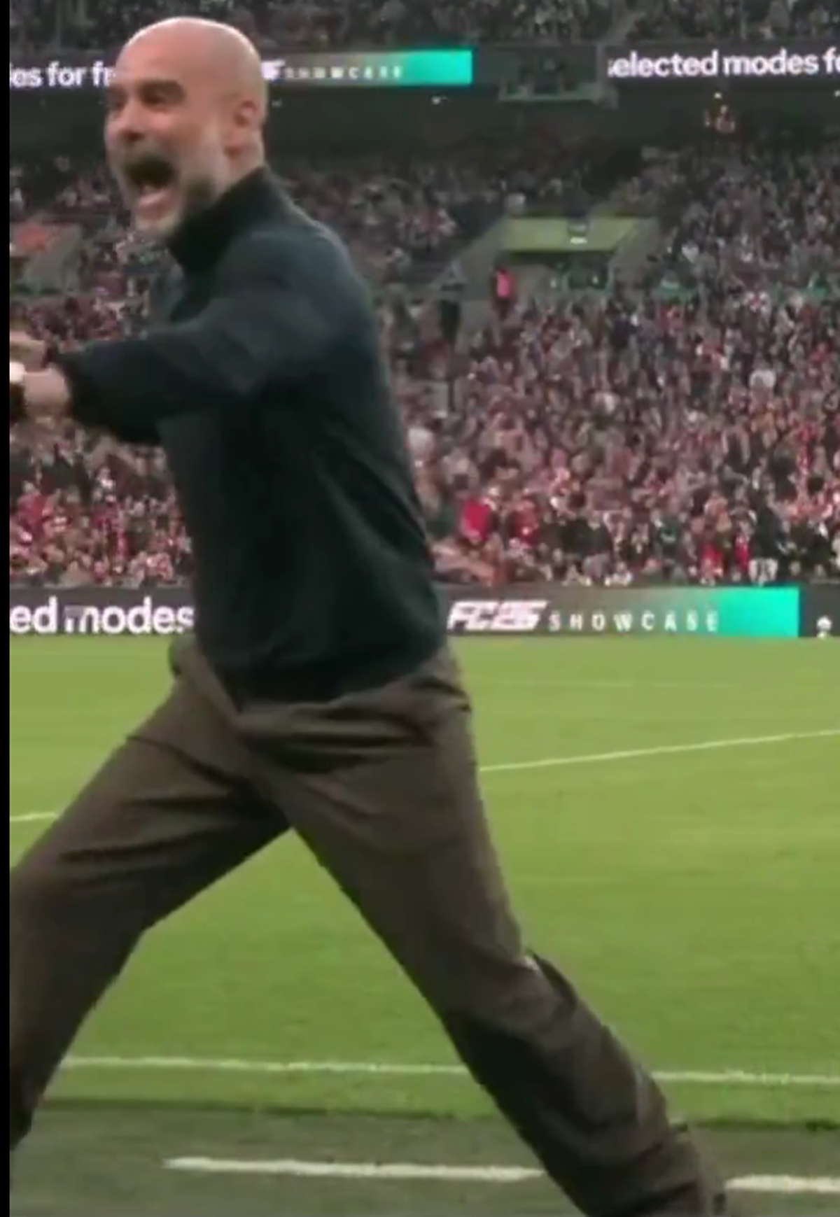 Pep Guardiola, reacție nemaivăzută în finala Cupei Ligii Angliei! Scene rare pe Wembley