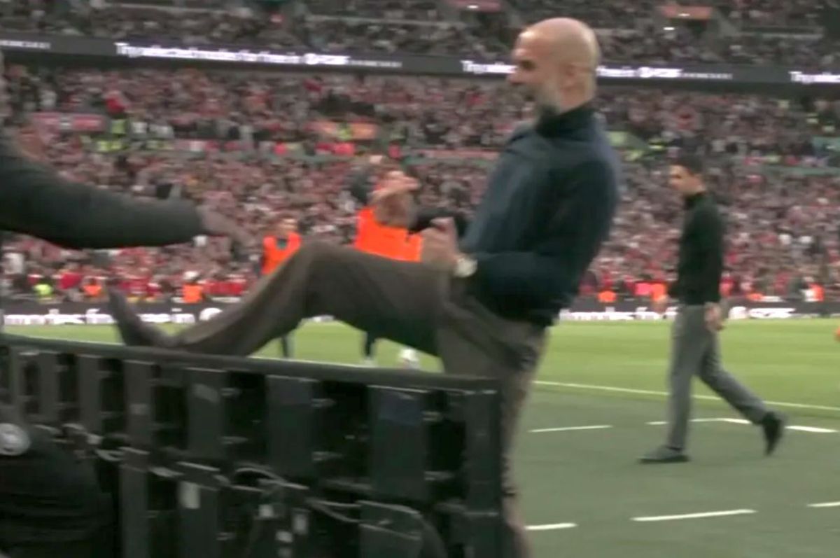 Pep Guardiola, reacție nemaivăzută în finala Cupei Ligii Angliei! Scene rare pe Wembley