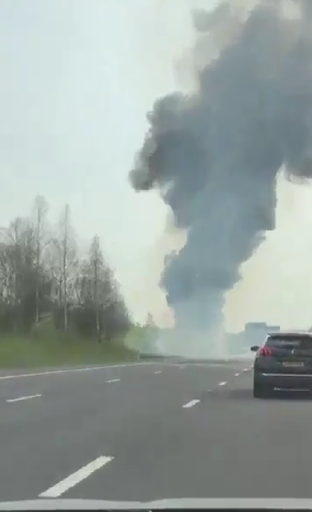 Panică pe autostradă: autocar cu fani de la Manchester City, cuprins de flăcări în drumul către Wembley
