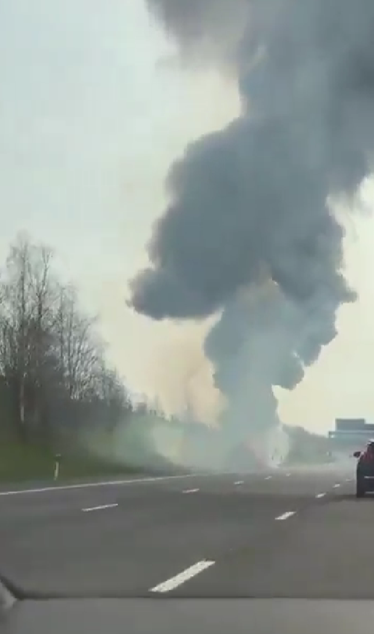 Panică pe autostradă: autocar cu fani de la Manchester City, cuprins de flăcări în drumul către Wembley