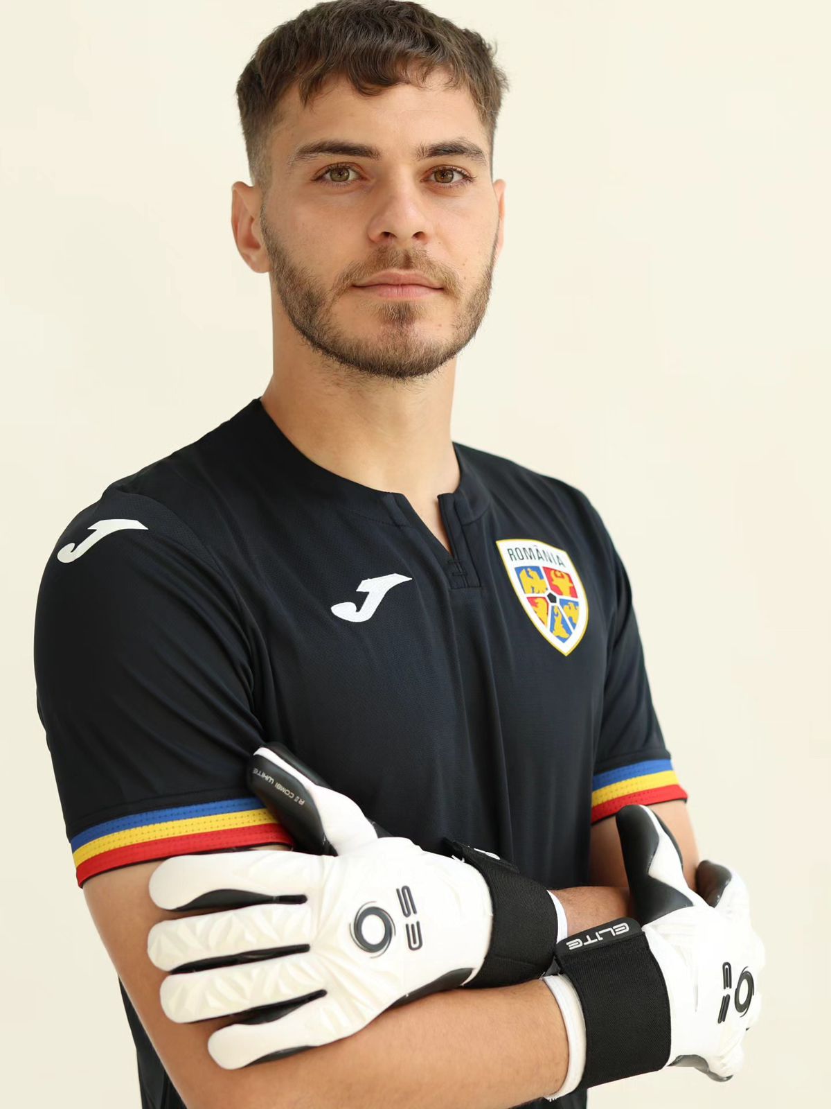 Laurențiu Popescu a primit vestea convocării la Milano, în vacanță // foto: Instagram