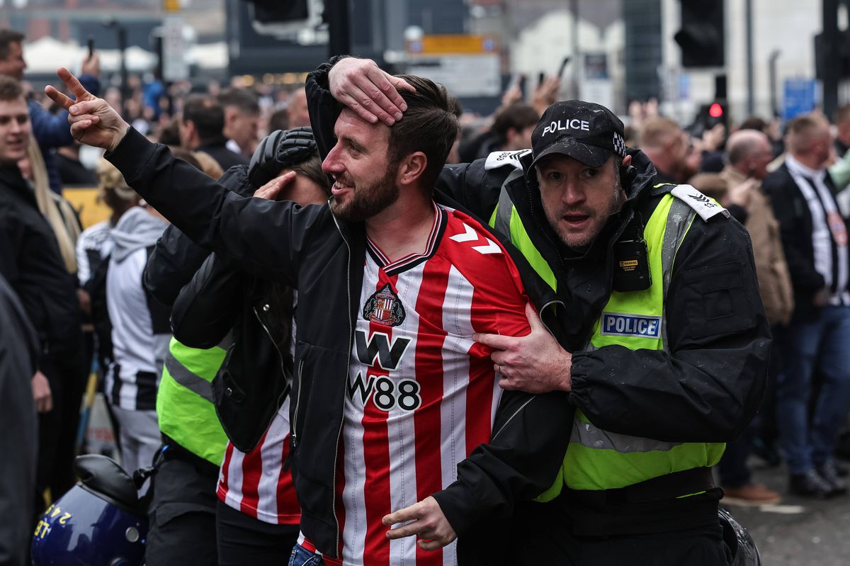 Fanii lui Newcastle și Sunderland, confruntări sângeroase înainte de meci