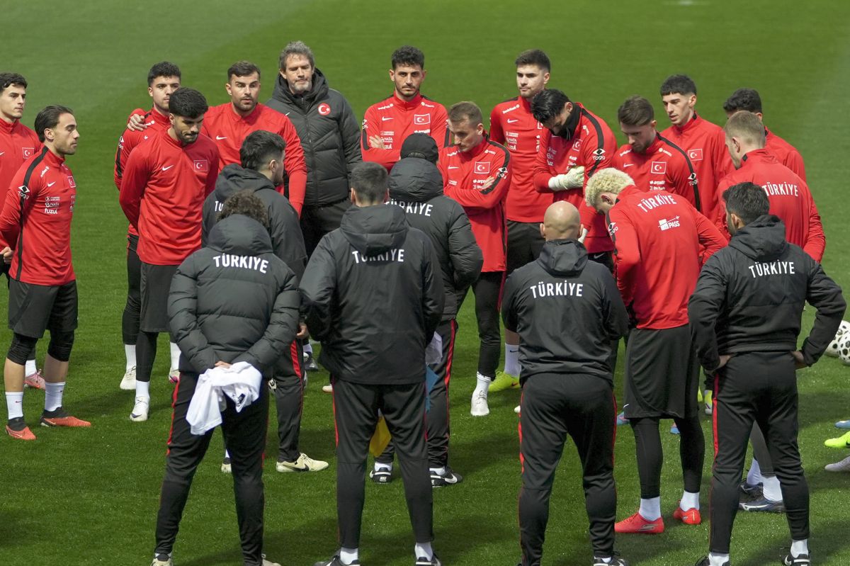 Decizia luată astăzi de Vincenzo Montella » Cum a încercat să îi caștige pe fotbaliștii din naționala Turciei