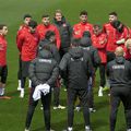 Vincenzo Montella, în mijlocul jucătorilor turci. Foto: Imago Images