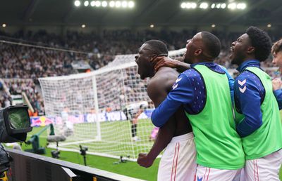 Derby-ul Newcastle - Sunderland n-a dezamăgit nici de această dată! Scenografie bestială și „remontada” parafată în minutul 90