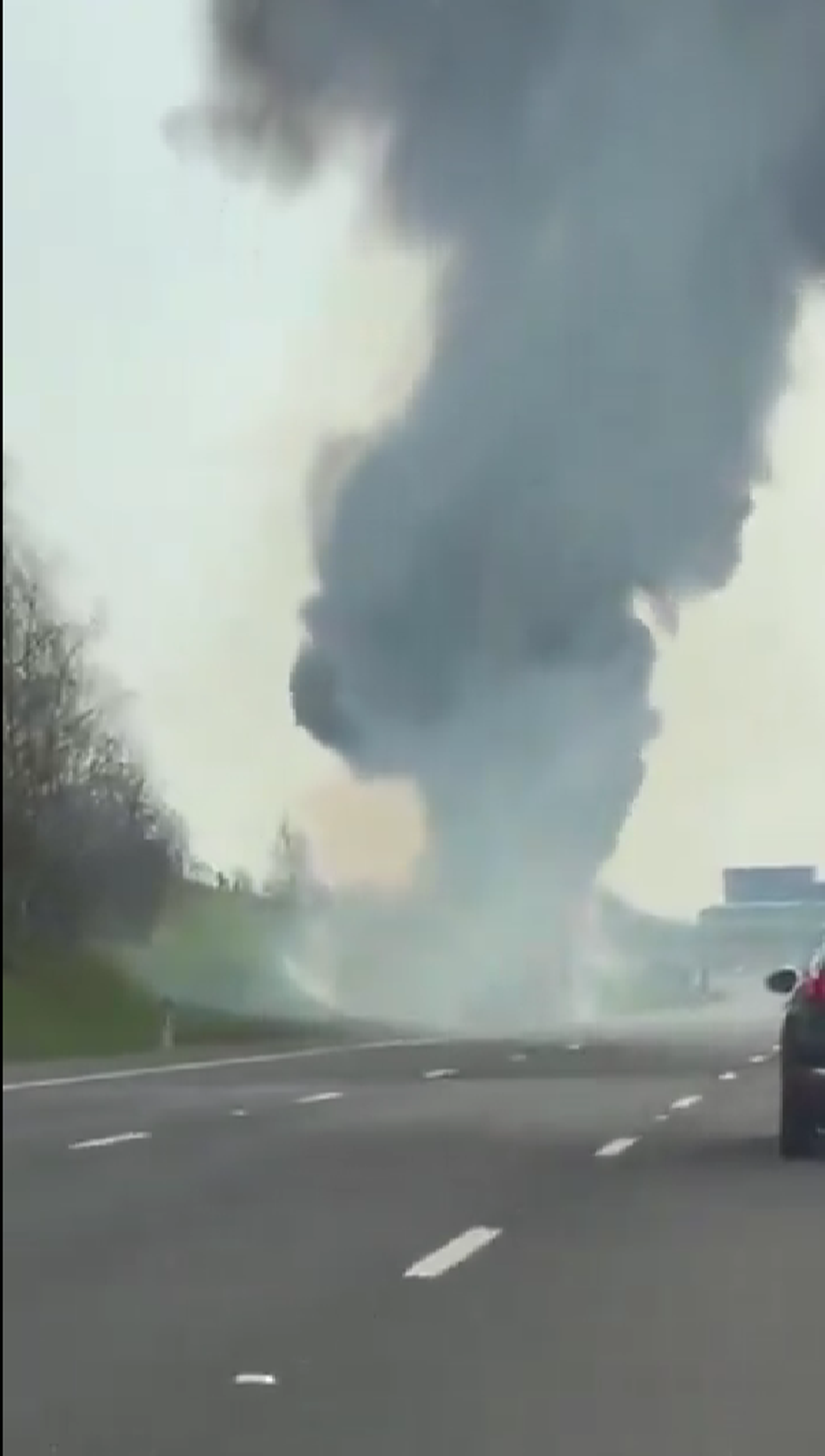 Autocar cu fani de la Manchester City, cuprins de flăcări