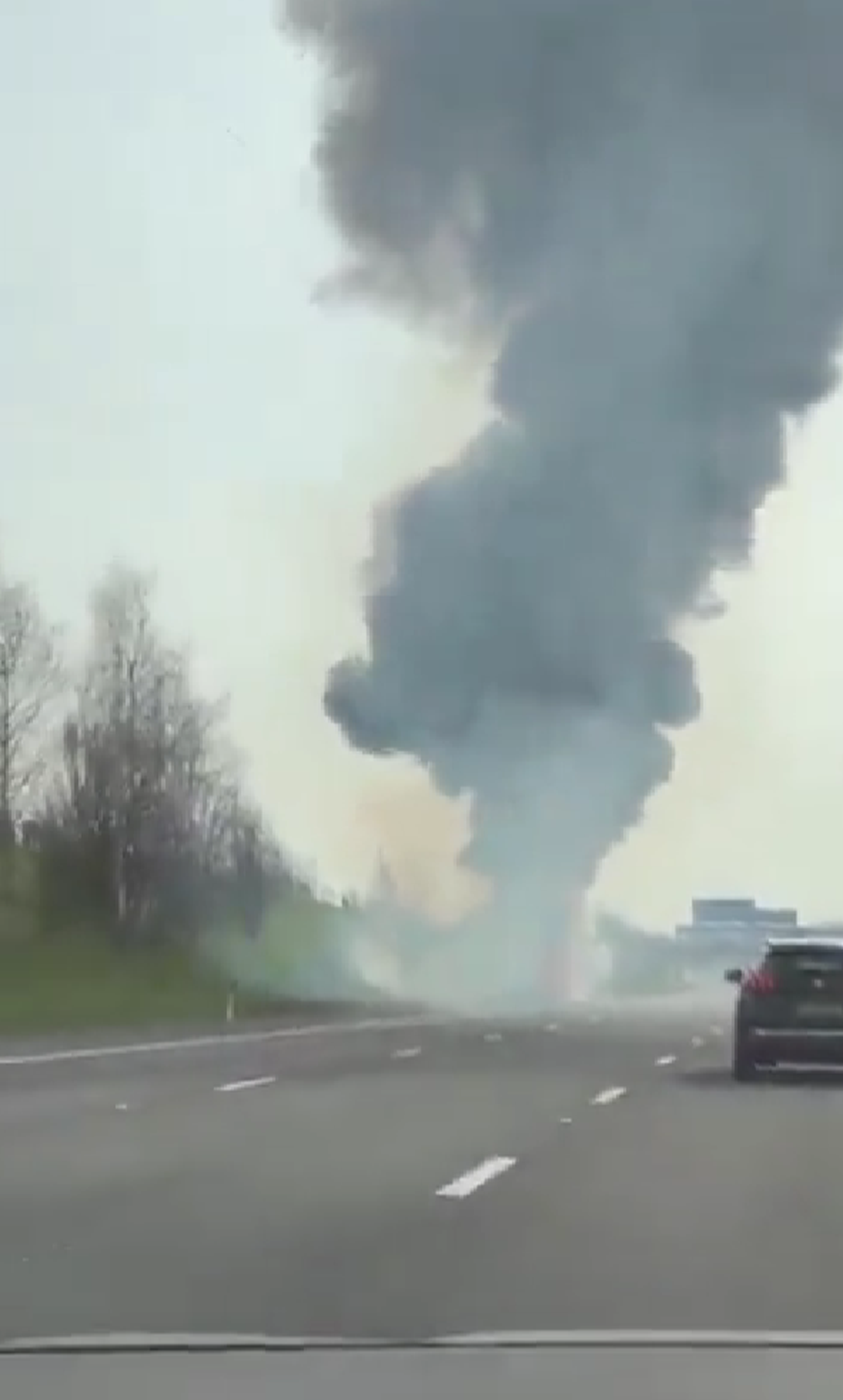 Autocar cu fani de la Manchester City, cuprins de flăcări