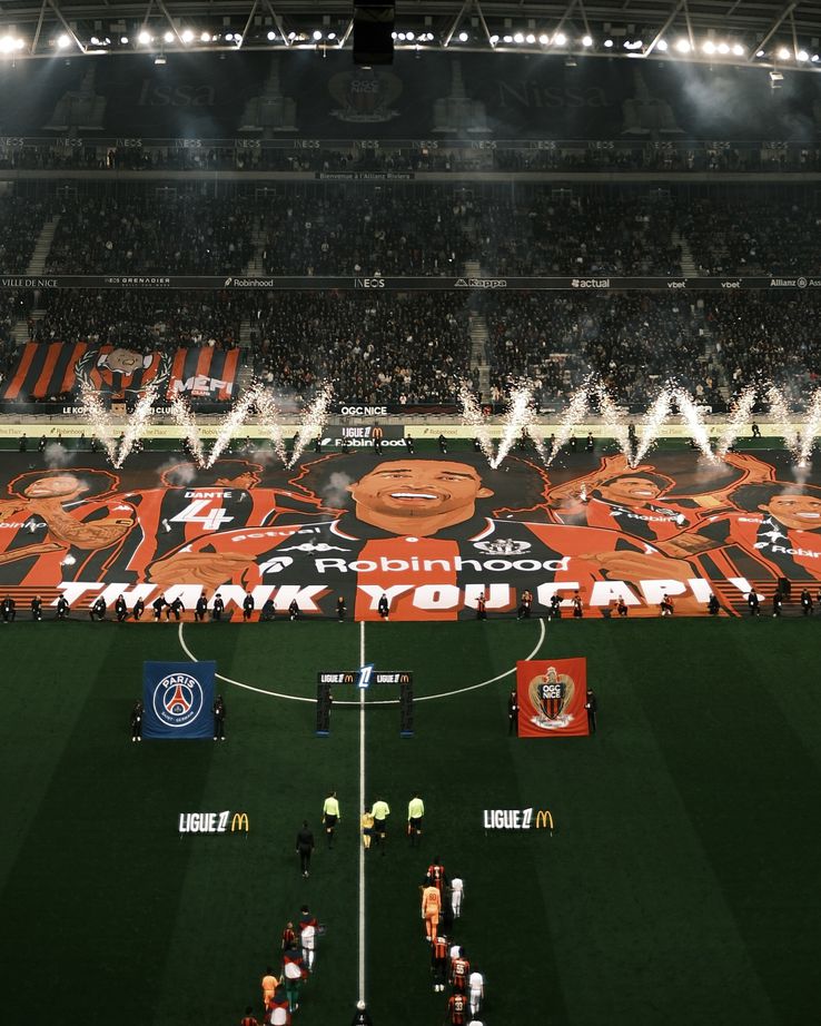 Fanii lui Nice i-au pregătit un moment special lui Dante / foto: Facebook @OGC Nice