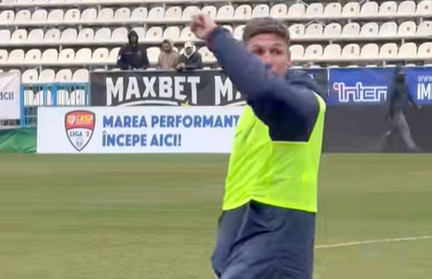 De față cu fanii, fostul dinamovist a dat vina pe antrenor: „N-am voie să joc, întrebați-l p-ăla!” » Replica a venit imediat