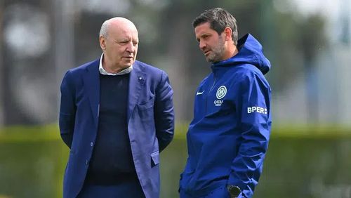 Cristi Chivu, la Appiano Gentile, împreună cu președintele lui Inter, Beppe Marotta