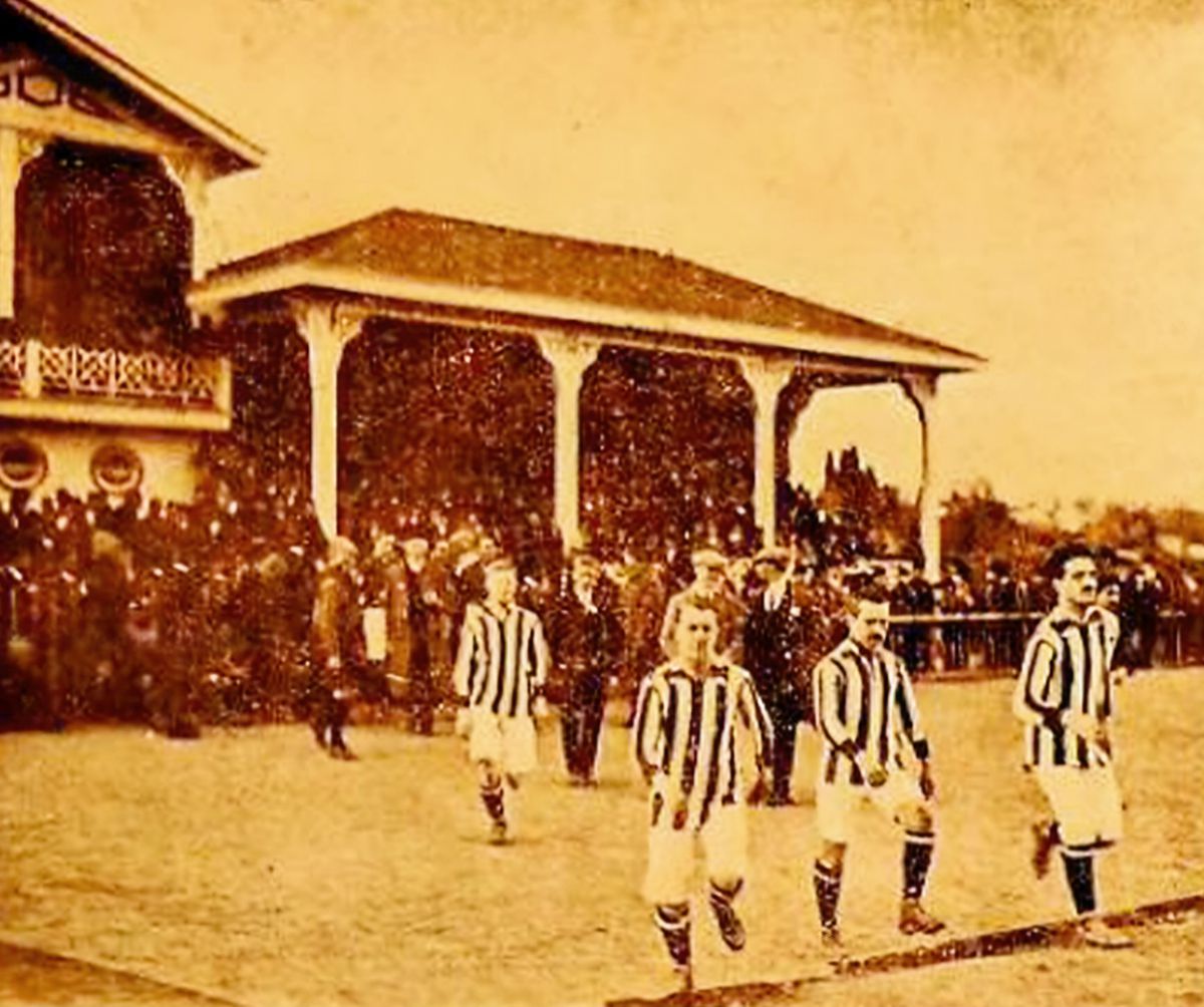 Fotografii istorice: Primul meci al României, la Istanbul, acum 112 ani » Victorie cu Imperiul Otoman, la 36 de ani după Războiul de Independență