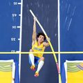 Armand Duplantis privitide sus FOTO Guliver/GettyImages