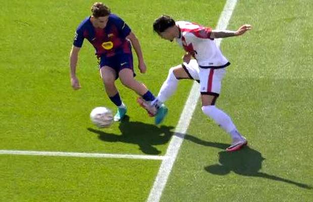 Fostul mare arbitru dă verdictul la faza în care Andrei Rațiu a cerut penalty cu Barcelona: „E clar!”