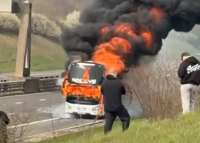 Panică pe autostradă înainte de finală! Autocar cu fani de la Manchester City, cuprins de flăcări în drumul către Wembley