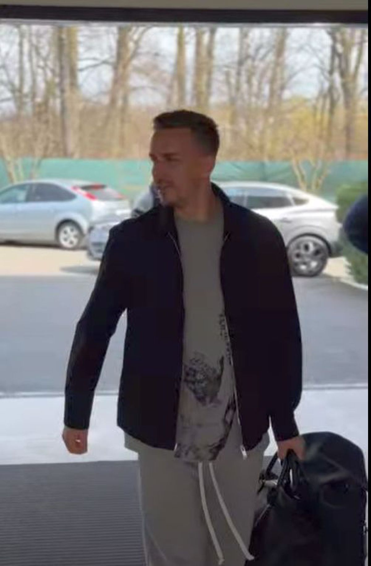 Ianis Hagi a „rupt moda” la Mogoșoaia » Primii fotbaliști sosiți sub comanda lui Lucescu