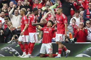 Cod roșu de retrogradare: Tottenham, umilită acasă de Nottingham Forest! Radu Drăgușin a rămas pe bancă