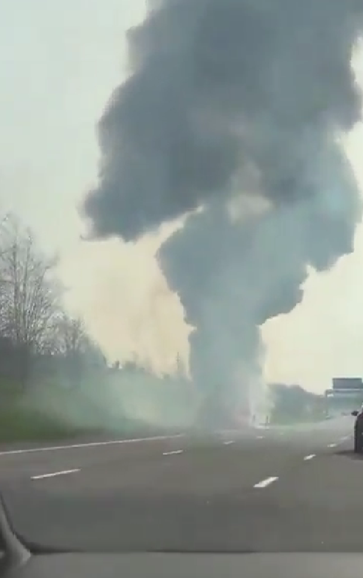 Panică pe autostradă: autocar cu fani de la Manchester City, cuprins de flăcări în drumul către Wembley