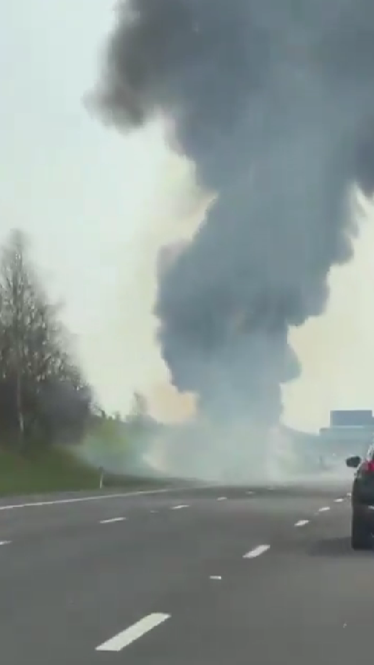 Panică pe autostradă: autocar cu fani de la Manchester City, cuprins de flăcări în drumul către Wembley