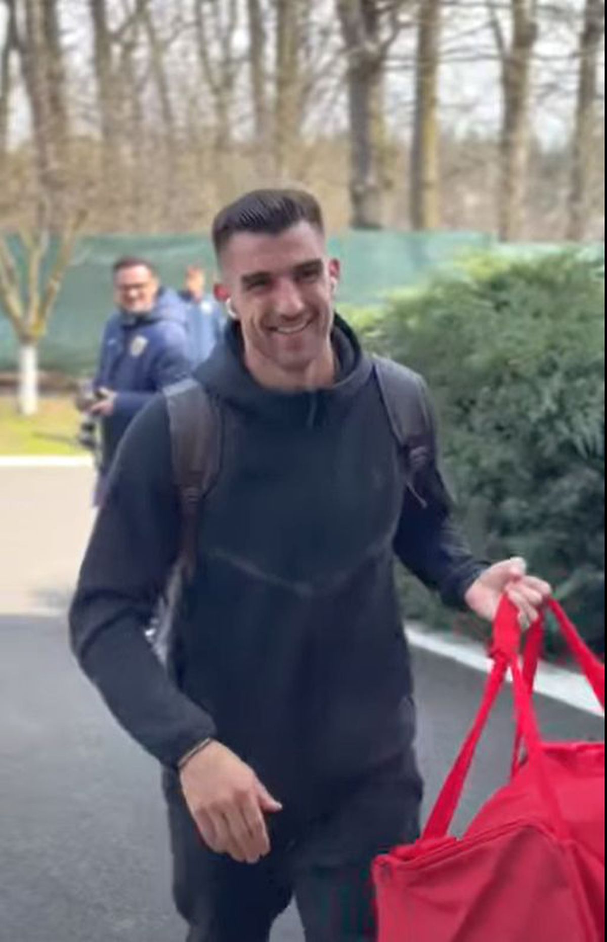 Ianis Hagi a „rupt moda” la Mogoșoaia » Primii fotbaliști sosiți sub comanda lui Lucescu