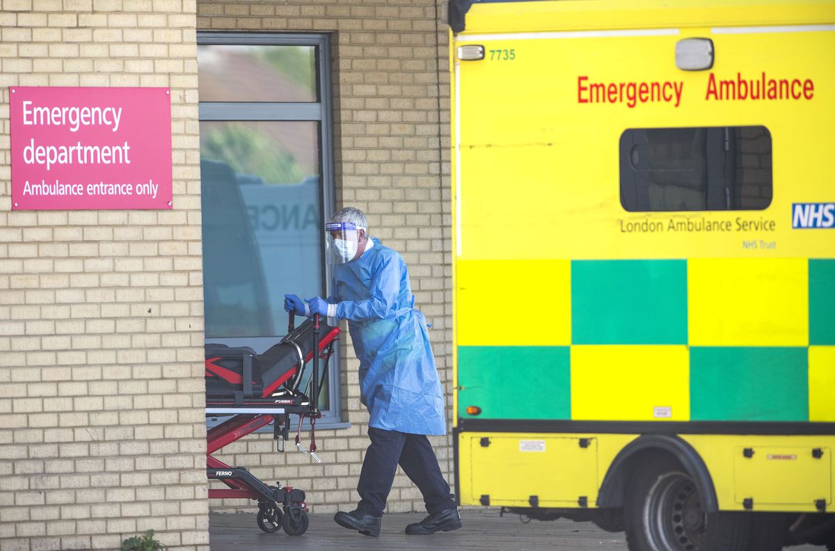 COVID-19. Împărtășire cu lingurițe de unică folosință? BOR respinge recomandarea INSP: „Aceste obiecte nu există în uzul ortodox”