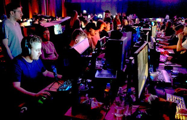 Ponturile zilei din eSports: Predicții din Counter-Strike și DOTA2