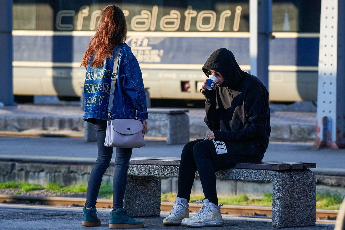 Comuna din România în care angajații au dezinfectat tufișurile de la periferie » Explicația primarului