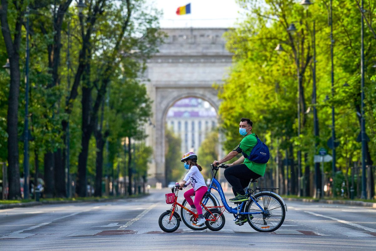 Comuna din România în care angajații au dezinfectat tufișurile de la periferie » Explicația primarului