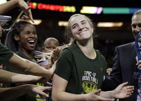 Stephen Curry o provoacă pe Sabrina Ionescu la un concurs de aruncări de 3 puncte