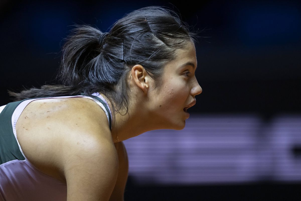 Emma Răducanu nu i-a putut face față lui Swiatek, în „sferturi” la Stuttgart