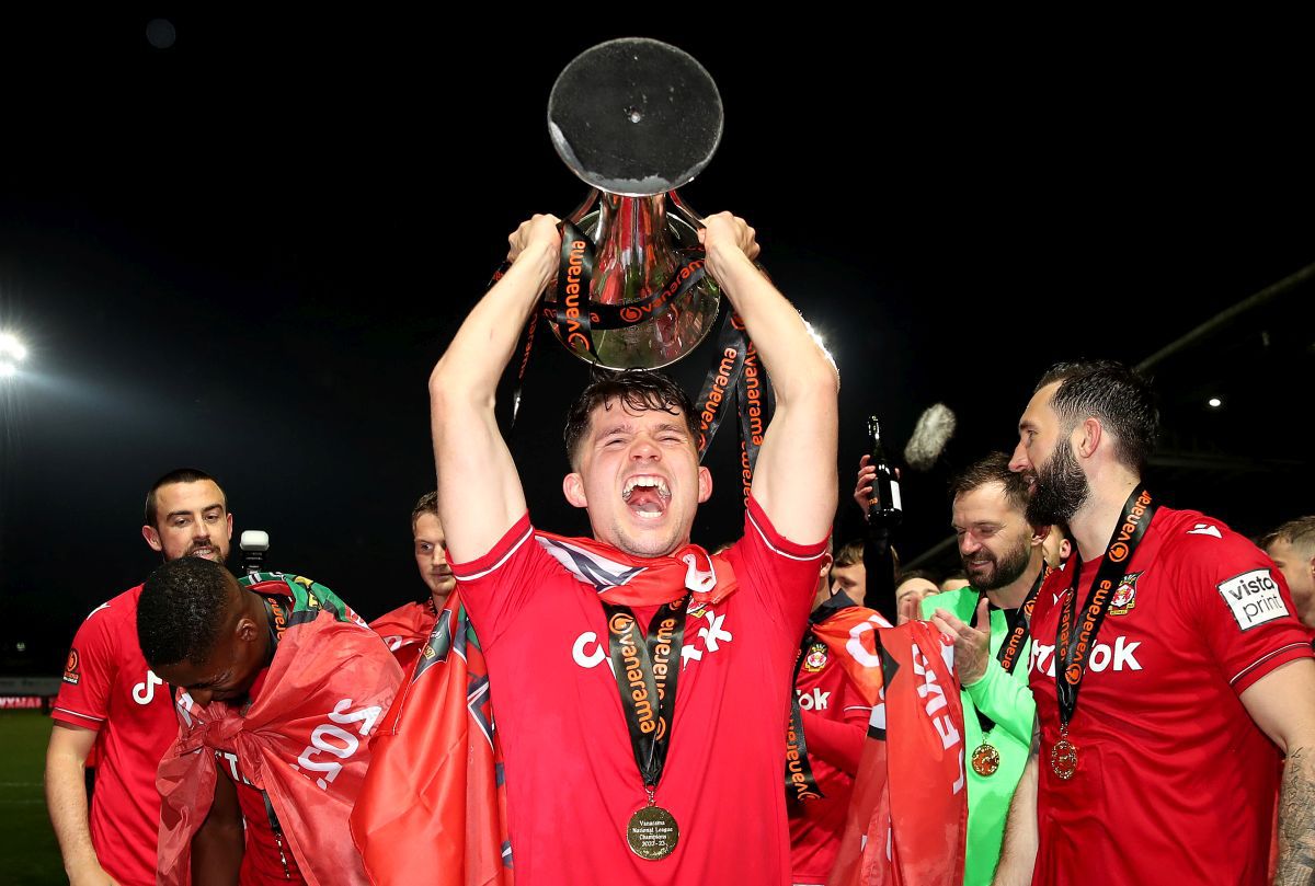 Imagini exclusive ale GSP de la promovarea echipei lui Ryan Reynolds » Nebunie în tribune și în baruri, după accederea în liga a patra engleză, după o pauză de 15 ani