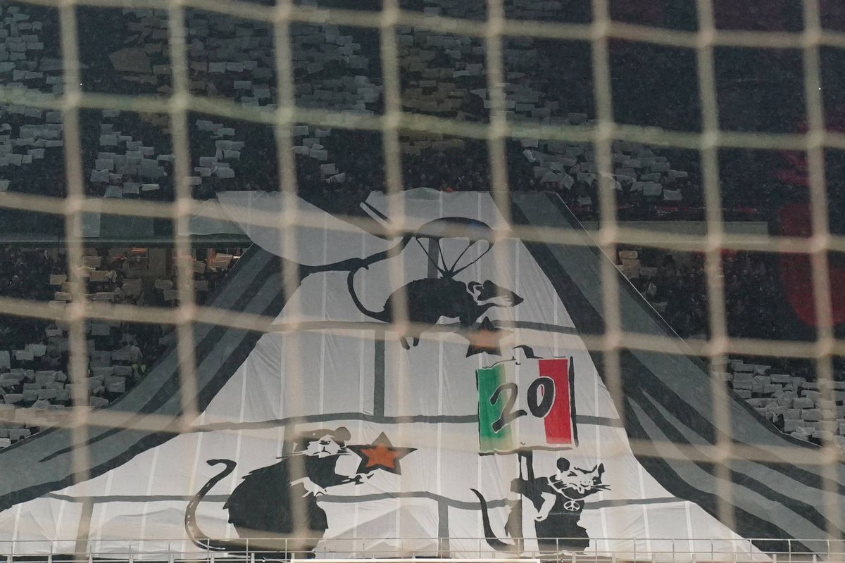 Scenografii impresionante în AC Milan - Inter » Cum s-au ironizat cele două galerii