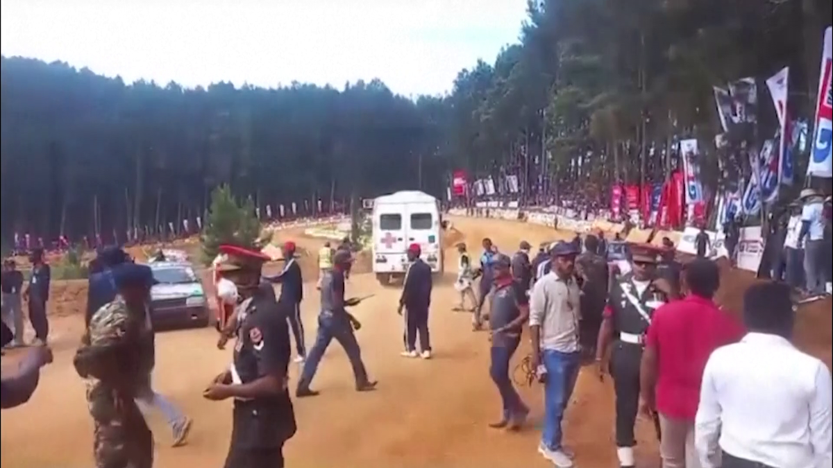 Tragedie la raliu » Şapte persoane au murit după ce o maşină a intrat în mulţime