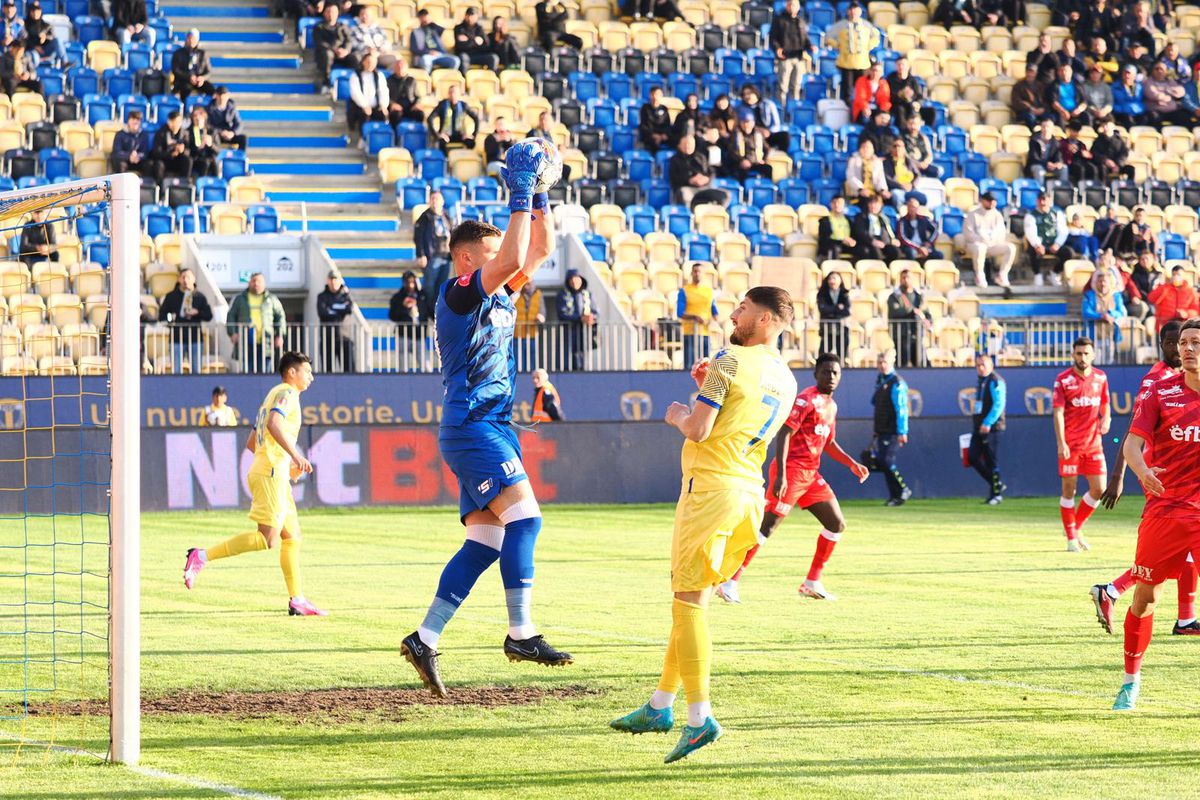 Sergiu Hanca, despre poza-eveniment descoperită de GSP: „De-asta e frumos fotbalul! Copil de mingi, acum câștigă titlul cu FCSB. Bravo lui!”