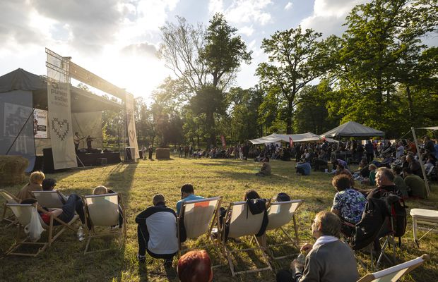 Irina Rimes și Surorile Osoianu, Zdob și Zdub, artizani ai gustului autentic și meșteșugari iscusiți, în a treia ediție a festivalului Suflet de România, pe Domeniul Regal Săvârșin