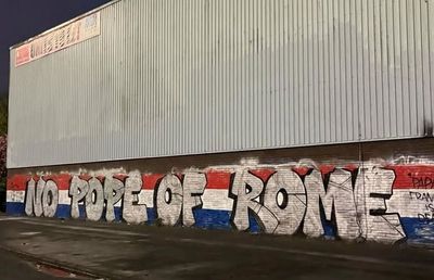 Război între fanii celor de la Rangers și Celtic, după moartea lui Papa Francisc » Gestul suporterilor echipei lui Ianis Hagi a revoltat pe toată lumea