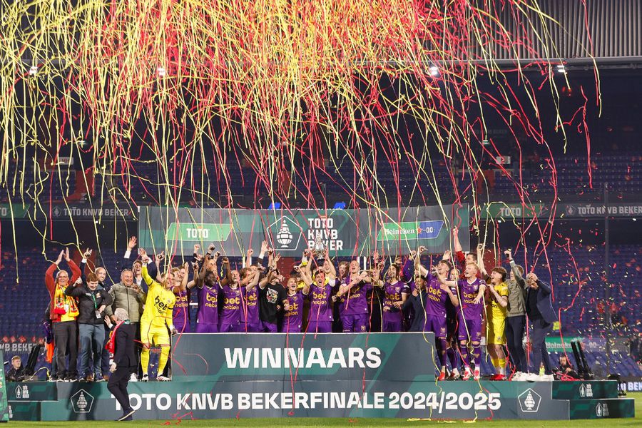 Go Ahead Eagles a câștigat primul trofeu după o pauză de 92 de ani. FOTO: Facebook Go Ahead Eagles Istorie în Olanda! Clubul a cucerit primul trofeu după o pauză de 92 de ani