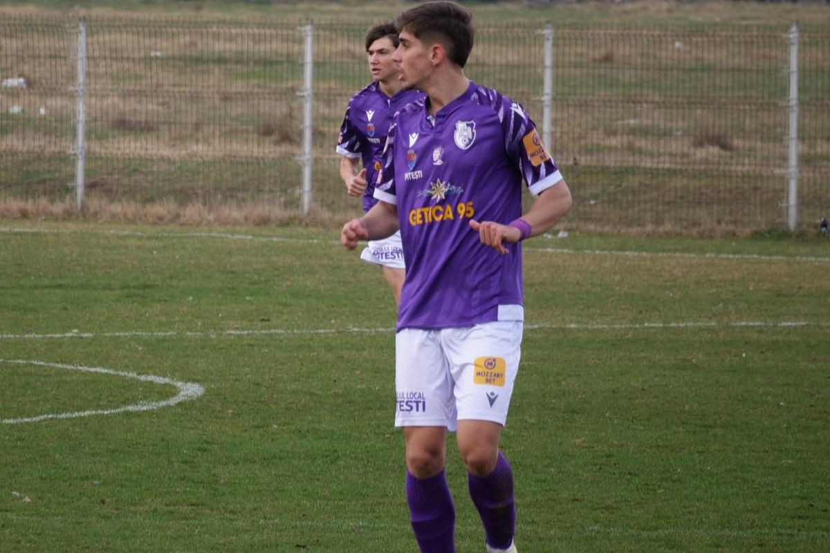 Adriano din Trivale » Noul pariu al clubului are 17 ani și visează să rupă plasele în Superligă: „Numele mă obligă la performanță!”