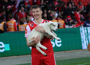 A fost cel mai bun jucător de pe teren și a primit cadou un miel! Ce premii au mai luat fotbaliștii