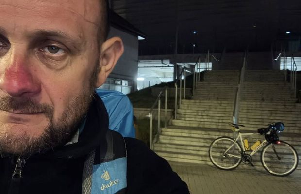 Un suporter a mers 500 de kilometri cu bicicleta la meciul din Superliga, iar la întoarcere a fost dat jos din tren! Motivul e de necrezut