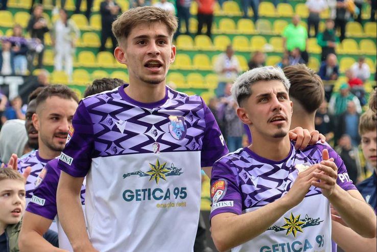 Adriano Manole, în stânga / Sursă foto: Facebook@ Fotbal Club Argeș Pitești