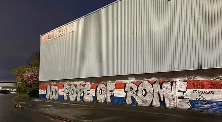 Război între fanii celor de la Rangers și Celtic, după moartea lui Papa Francisc » Gestul suporterilor echipei lui Ianis Hagi a revoltat pe toată lumea