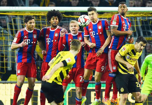 Fotbalistul brazilian Dante, 42 de ani, al doilea din zidul lui Bayern, foto: Guliver/gettyimages