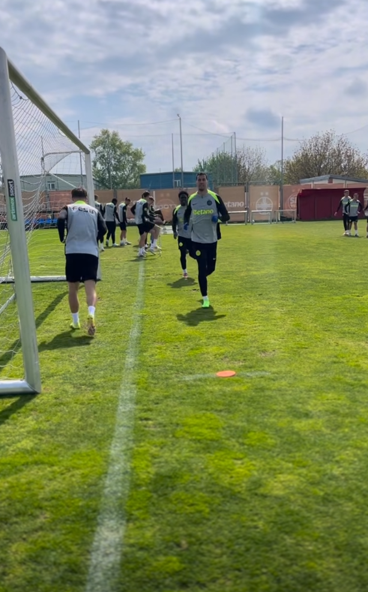 Primul antrenament din haosul lăsat de Mirel Rădoi » FCSB a anunțat staff-ul tehnic